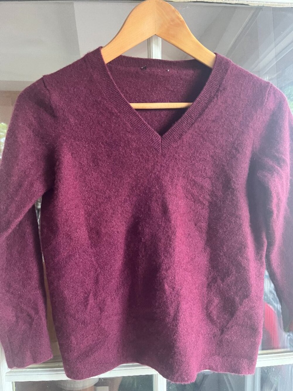 Banana Republic Cashmere V-Neck Sweater Slim Fit Maroon Sz L short/ stretch
